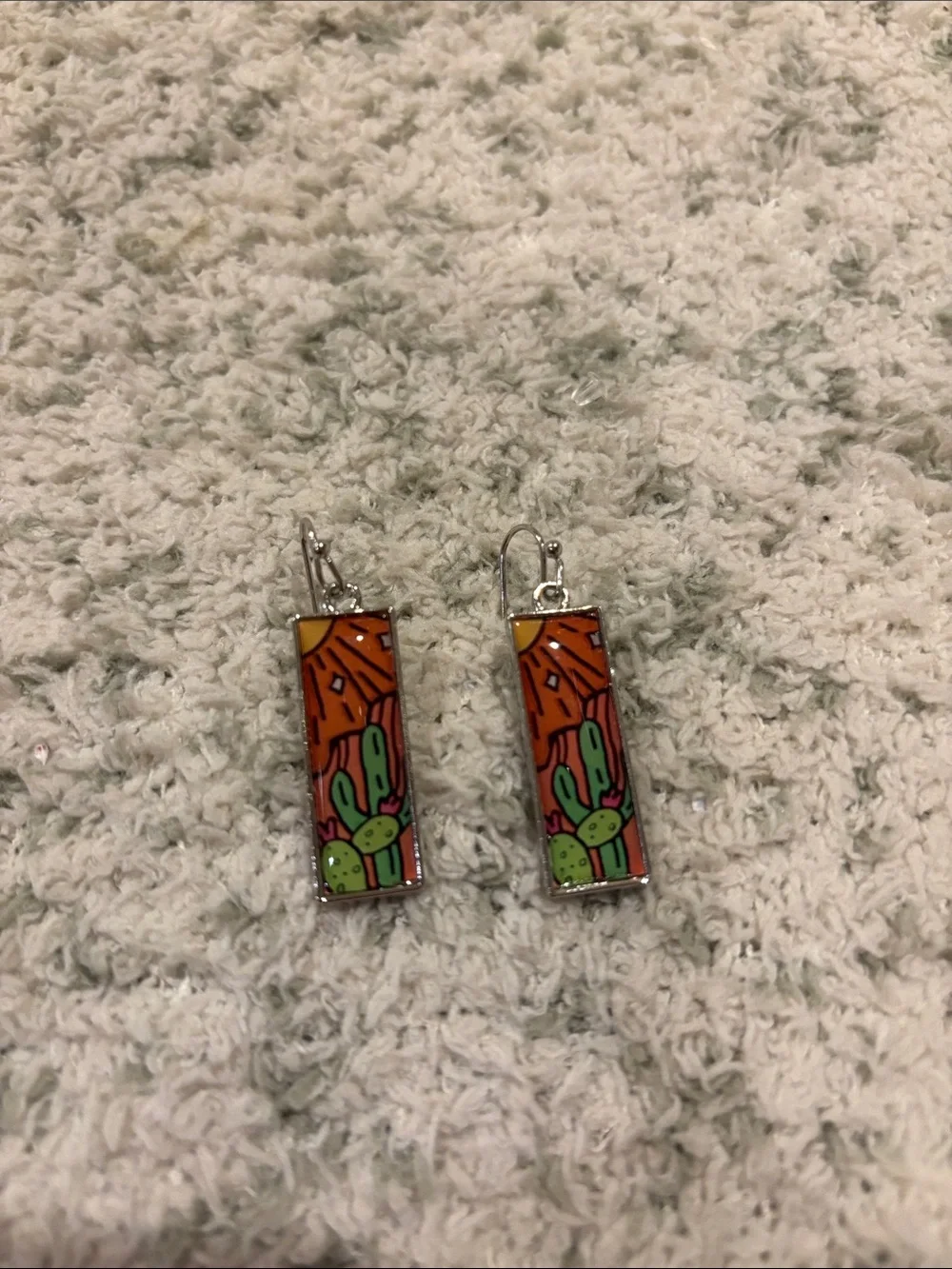 Southwest Santa Fe Styled Desert Cactus Pierced Resin Earrings NWT 1.50”